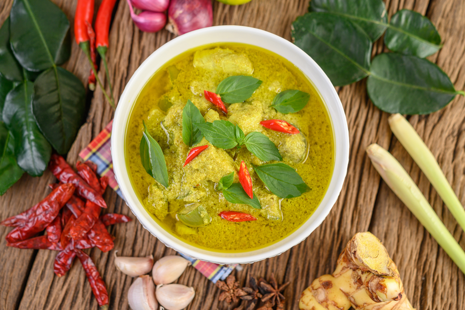 Low-Carb Thai Curry Soup 